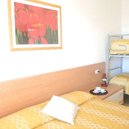 Apartment Renovated Flat Next To The Beach-beahost